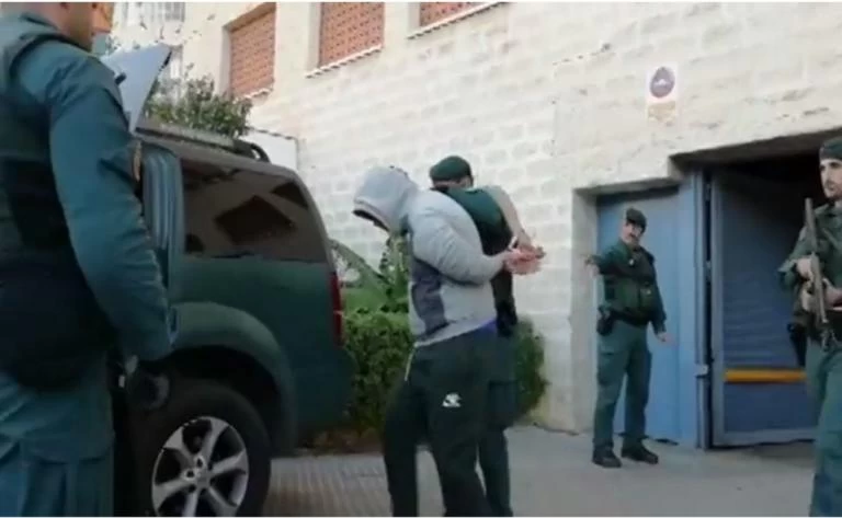 Σοκαρισμένο το ελληνικό ποδόσφαιρο: Βίντεο-ντοκουμέντο από τη σύλληψη Κόκε – «Θησαυρός» με ναρκωτικά και όπλα